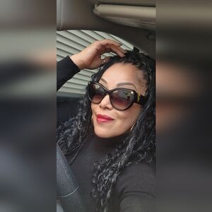 Meet your Posher, Mercedes